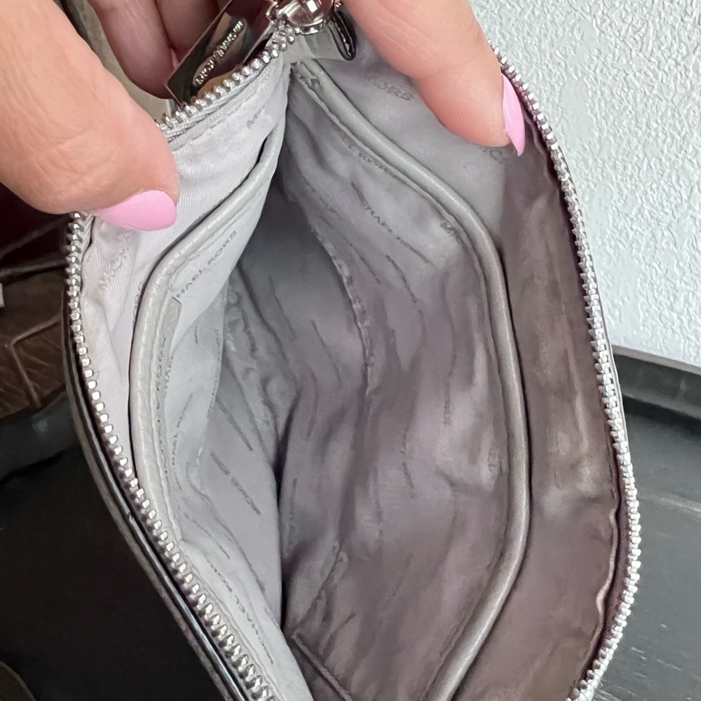 Michael Kors Riley Pebble leather crossbody - Picture 7 of 9
